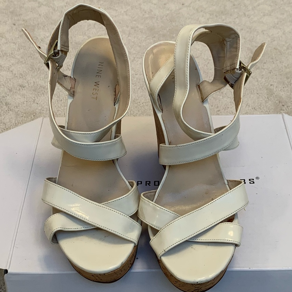Nine West tan patent leather platform heels, 8.5